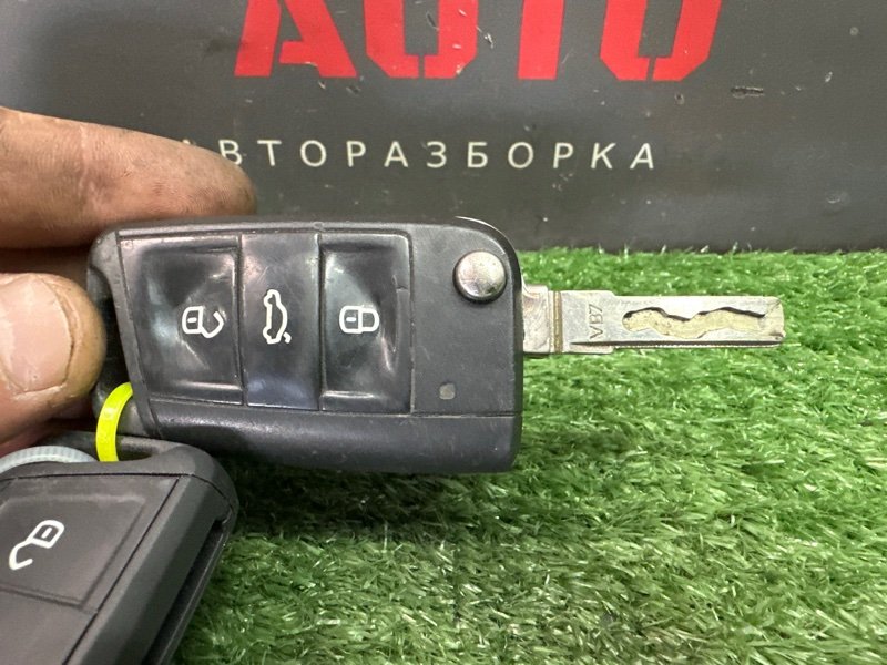 Замок зажигания с ключом(2шт.), личинкой двери Skoda Octavia 2018 A7