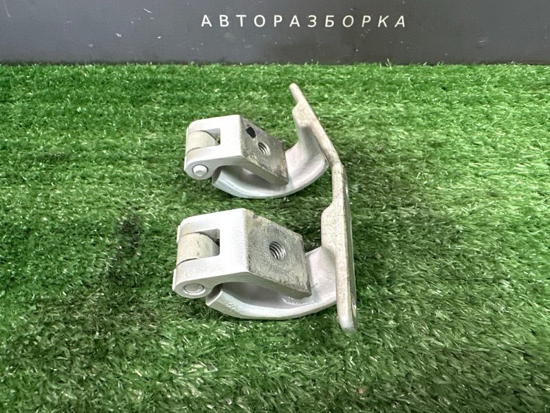 Петли крышки багажника Skoda Octavia 2018 A7