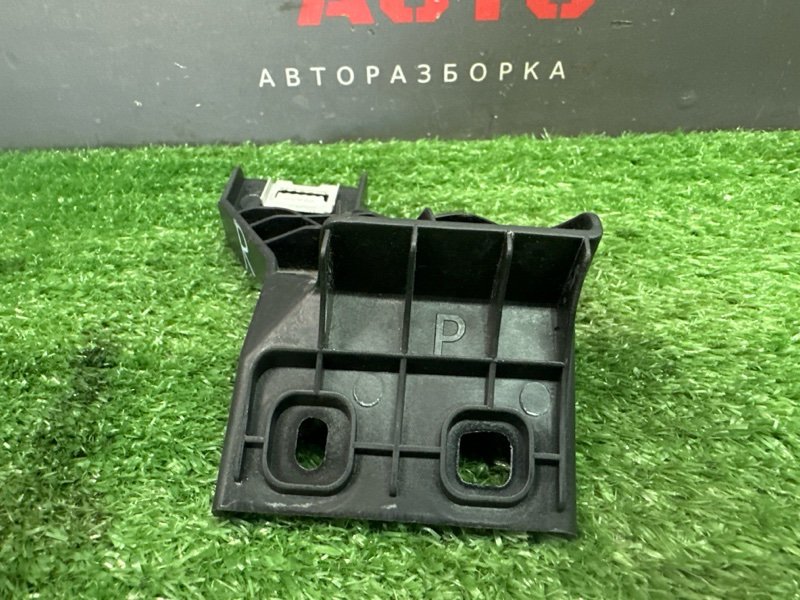 Кронштейн центральной консоли Skoda Octavia 2018 A7