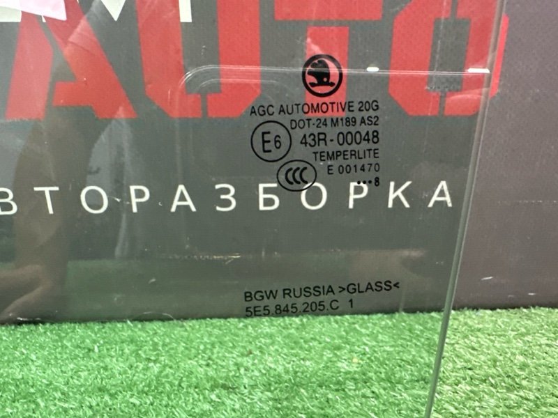 Стекло двери Skoda Octavia 2018 A7