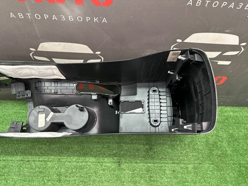 Центральная Консоль с подлокотником Hyundai Elantra 6 2017 AD