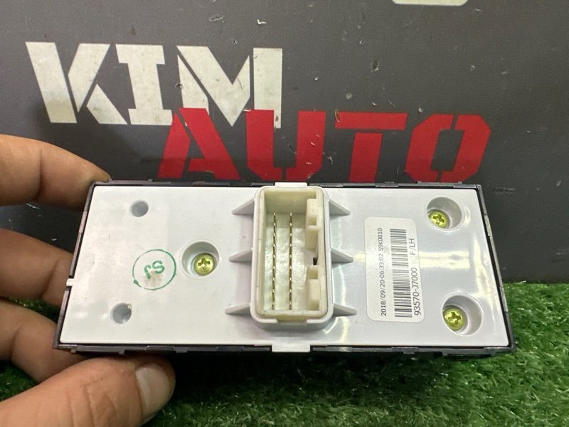 Блок управления стеклоподъемниками Kia Ceed 3 2018 CD