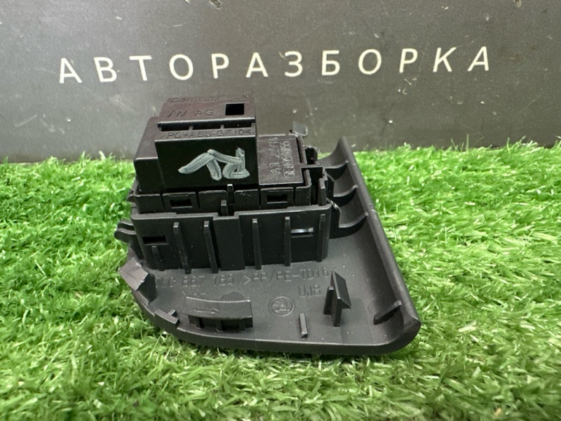 Кнопка стеклоподъемника Skoda Octavia 2014 A7