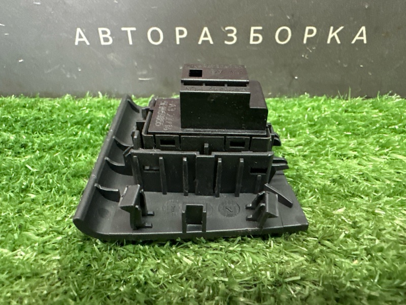 Кнопка стеклоподъемника Skoda Octavia 2014 A7