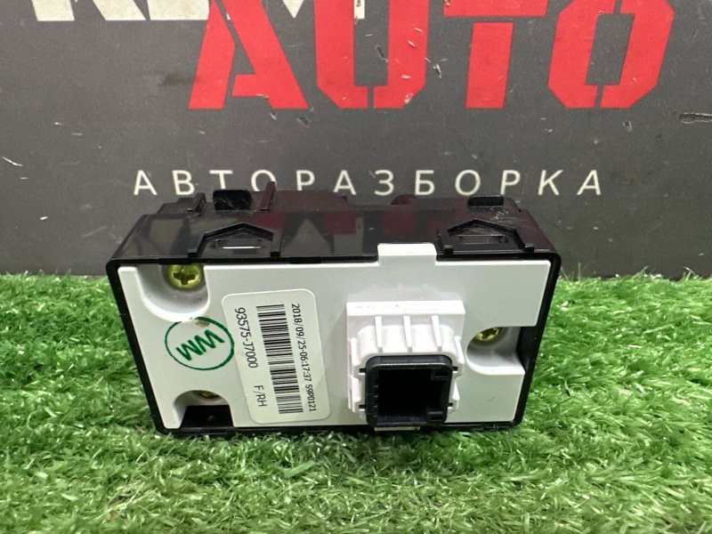 Кнопка стеклоподъемника Kia Ceed 3 2018 CD