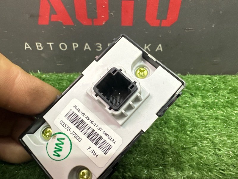 Кнопка стеклоподъемника Kia Ceed 3 2018 CD