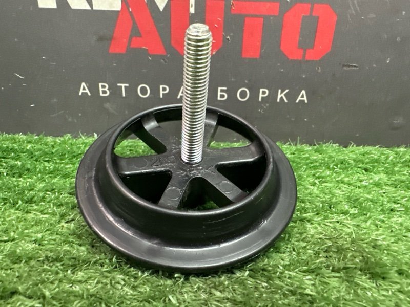 Болт крепления запасного колеса Kia Ceed 3 2018 CD