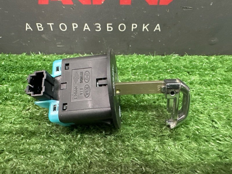Смарт ключ с личинкой двери и выключатель подушки пассажира Kia Ceed 3 2018 CD