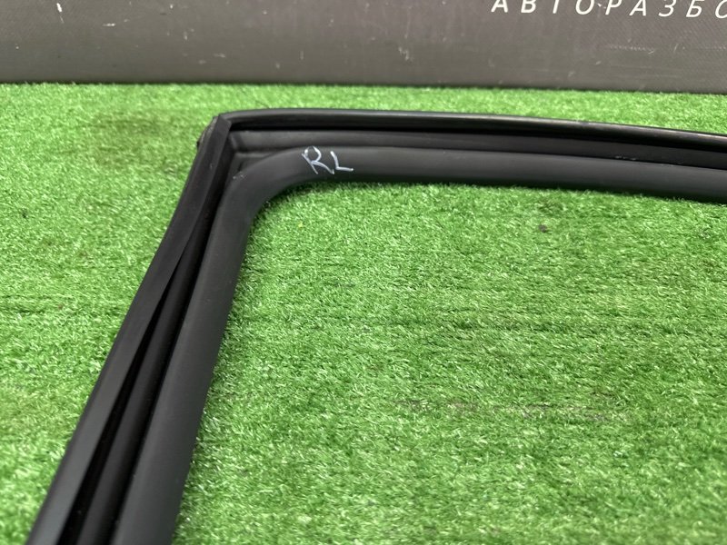 Уплотнитель стекла двери Kia Ceed 3 2018 CD