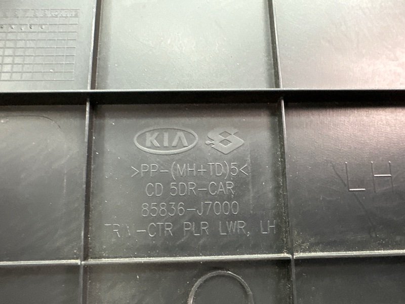 Накладка центральной стойки нижняя Kia Ceed 3 2018 CD