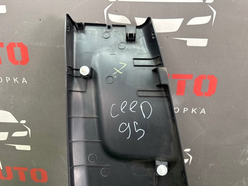 Накладка центральной стойки нижняя Kia Ceed 3 2018 CD