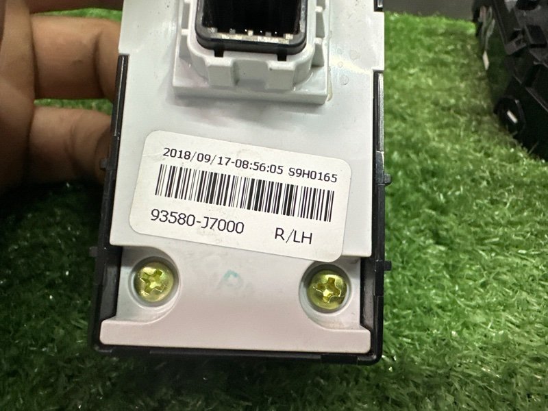 Кнопка стеклоподъемника Kia Ceed 3 2018 CD