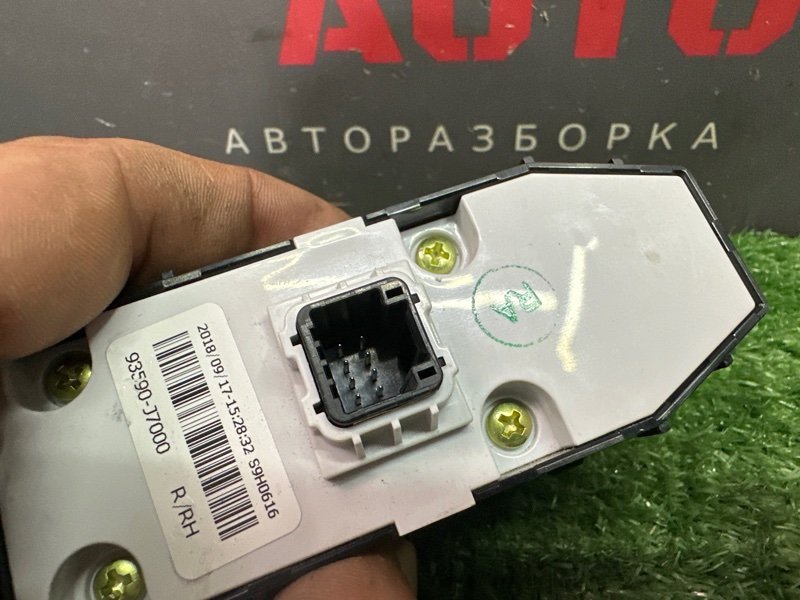 Кнопка стеклоподъемника Kia Ceed 3 2018 CD