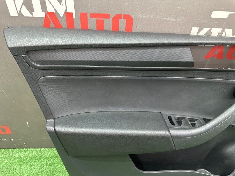 Обшивка двери Skoda Rapid 2 2021 NK6
