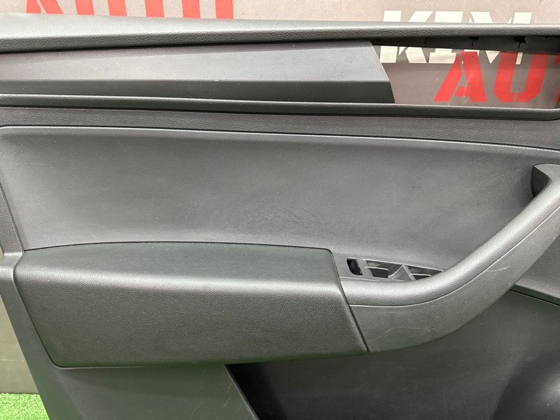 Обшивка двери Skoda Rapid 2 2021 NK6