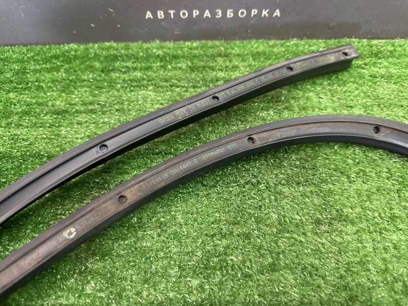 Уплотнитель двери нижний Skoda Rapid 2 2021 NK6