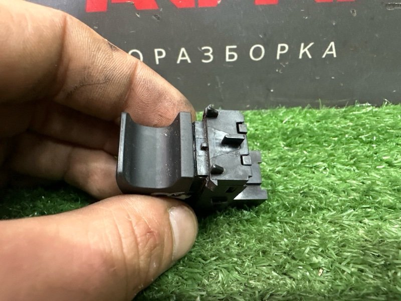 Кнопка стеклоподъемника Skoda Rapid 2 2021 NK6
