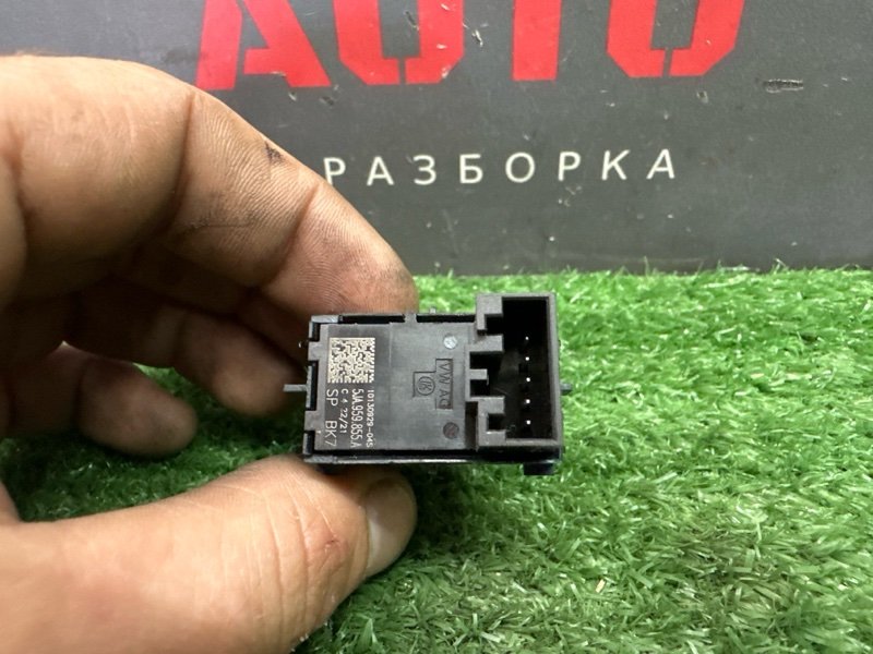 Кнопка стеклоподъемника Skoda Rapid 2 2021 NK6