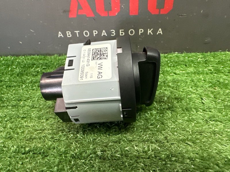 Блок управления светом Skoda Rapid 2 2021 NK6
