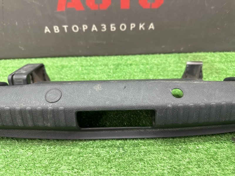 Накладка замка багажника Skoda Rapid 2 2021 NK6