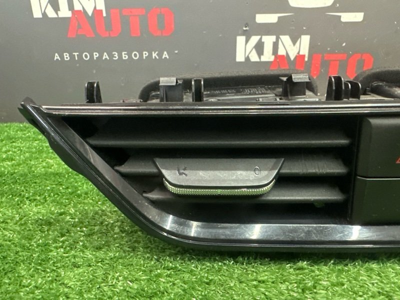 Дефлектор отопителя центральный Skoda Rapid 2 2021 NK6