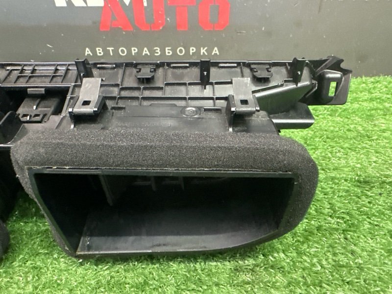 Дефлектор отопителя центральный Skoda Rapid 2 2021 NK6