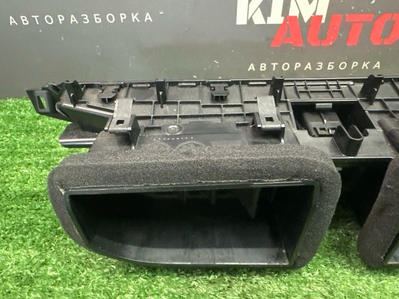Дефлектор отопителя центральный Skoda Rapid 2 2021 NK6
