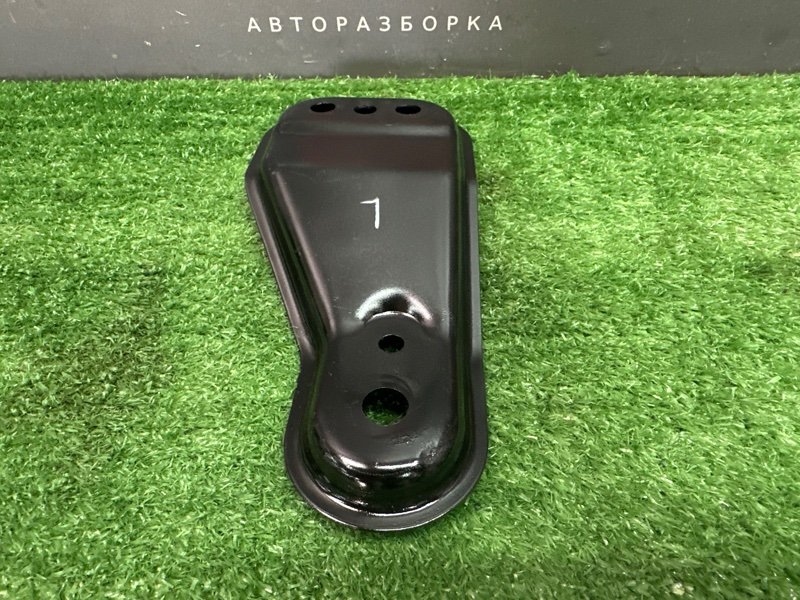 Кронштейн переднего подрамника Skoda Rapid 2 2021 NK6