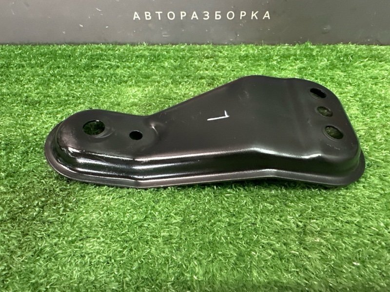 Кронштейн переднего подрамника Skoda Rapid 2 2021 NK6
