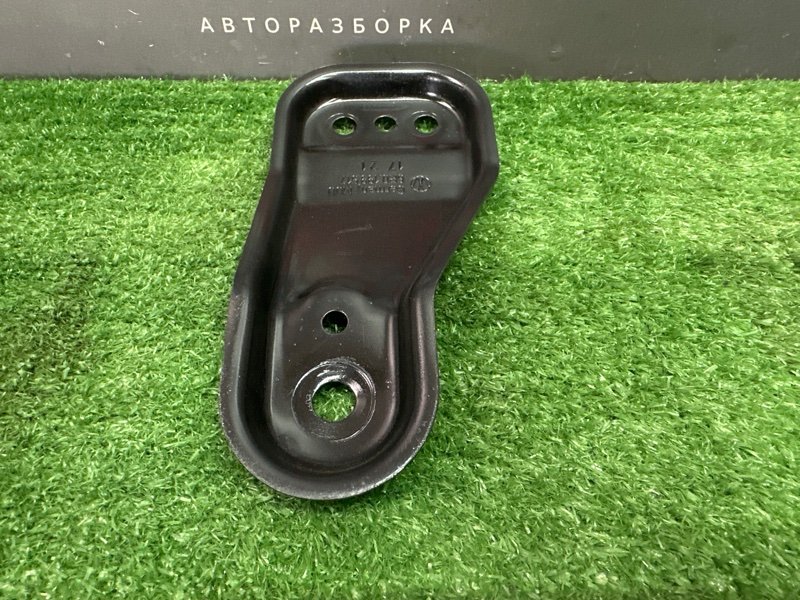 Кронштейн переднего подрамника Skoda Rapid 2 2021 NK6