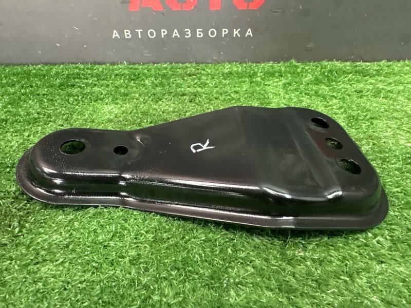 Кронштейн переднего подрамника Skoda Rapid 2 2021 NK6