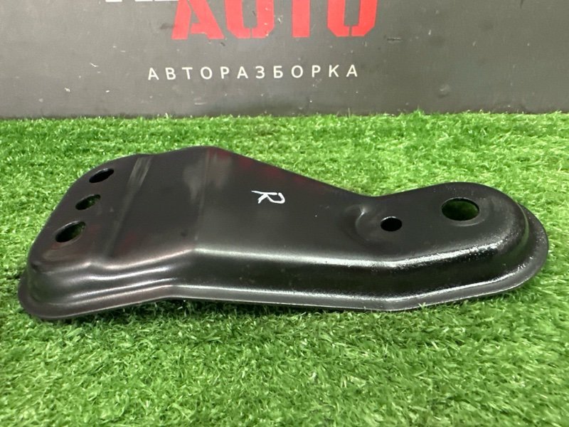 Кронштейн переднего подрамника Skoda Rapid 2 2021 NK6