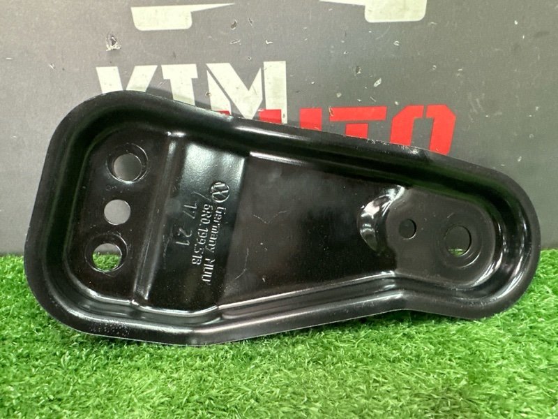 Кронштейн переднего подрамника Skoda Rapid 2 2021 NK6