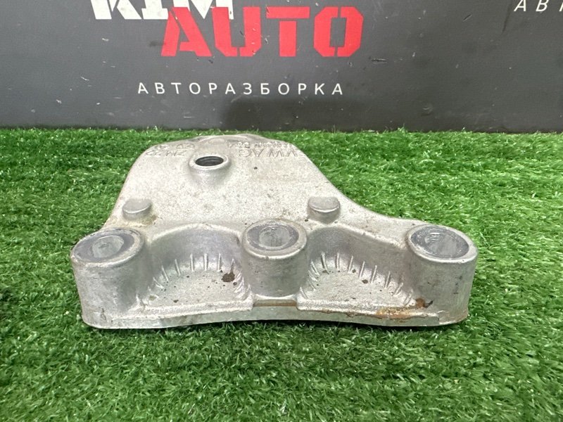 Кронштейн подушки двигателя Skoda Rapid 2 2021 NK6