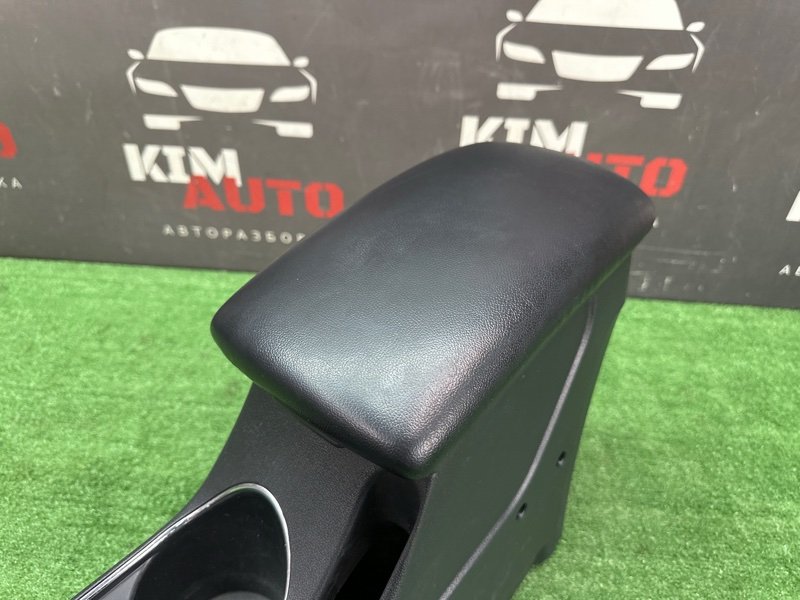 Центральная Консоль с подлокотником Kia Cerato 2 2011 TD