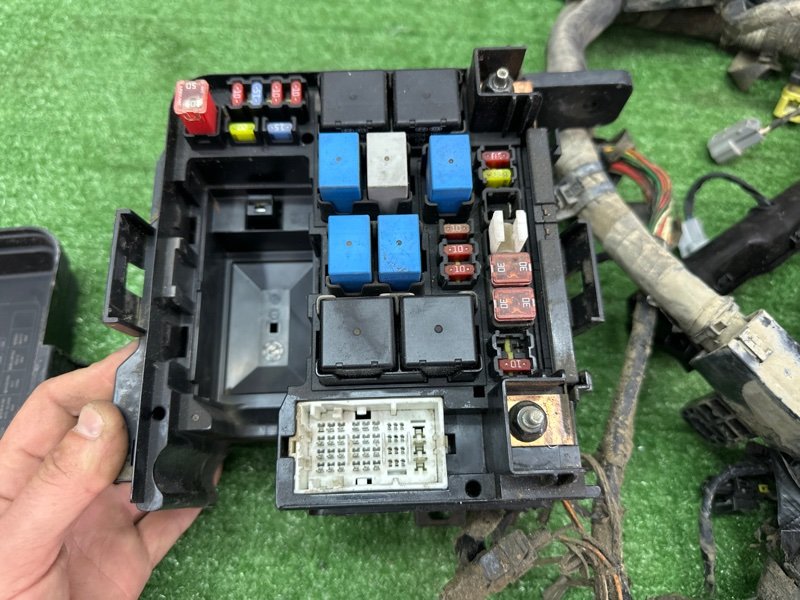 Проводка моторного отсека с блоком предохранителей Kia Cerato 2 2011 TD