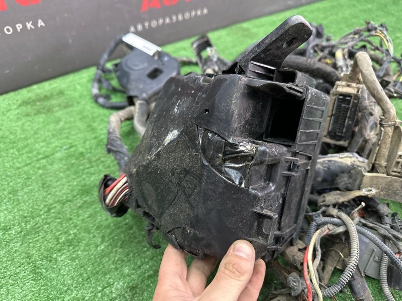 Проводка моторного отсека с блоком предохранителей Kia Cerato 2 2011 TD