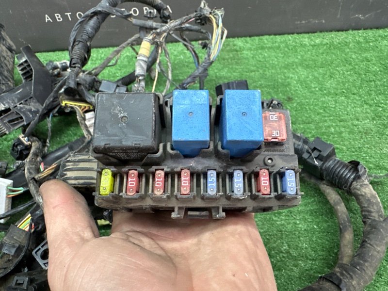 Проводка моторного отсека с блоком предохранителей Kia Cerato 2 2011 TD