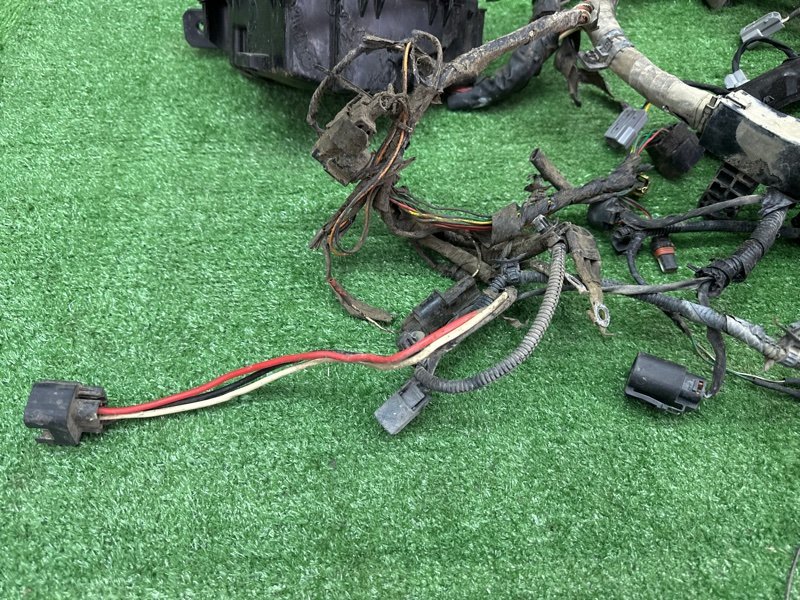 Проводка моторного отсека с блоком предохранителей Kia Cerato 2 2011 TD