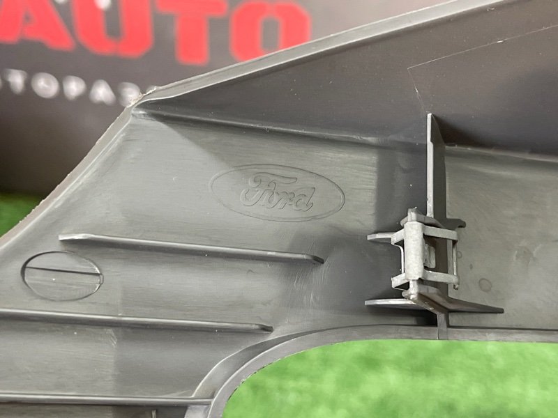 Накладка торпедо боковая Ford Focus 2 2008 CB