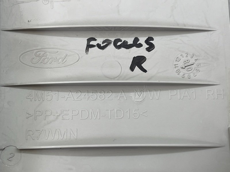 Накладка центральной стойки верхняя Ford Focus 2 2008 CB