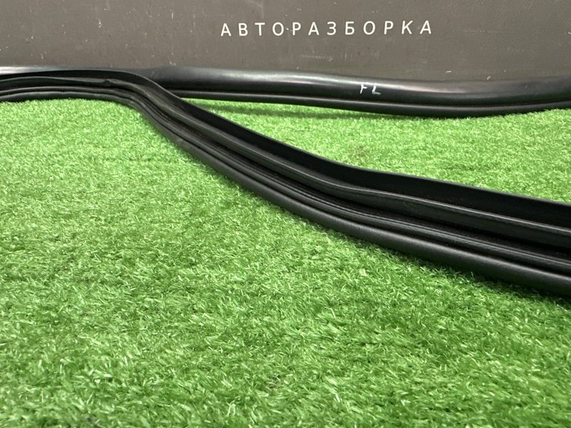 Уплотнитель проема двери Kia Sportage 3 2014 SL