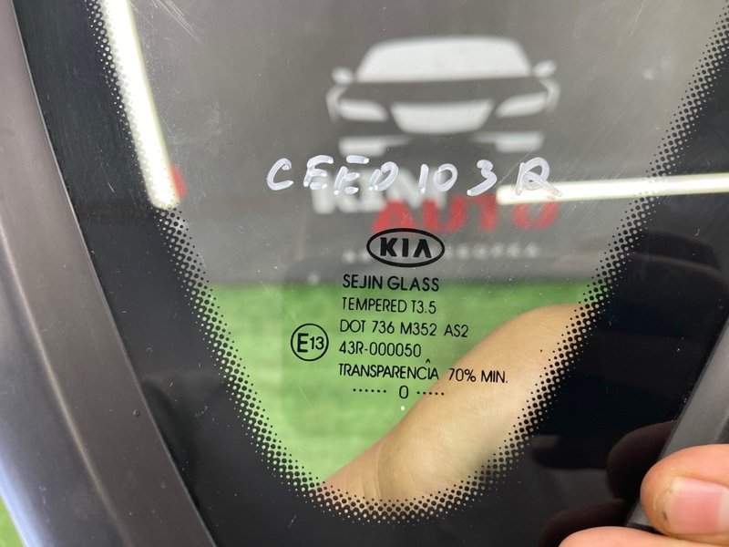 Стекло глухое заднее Kia Ceed 1 2010 ED