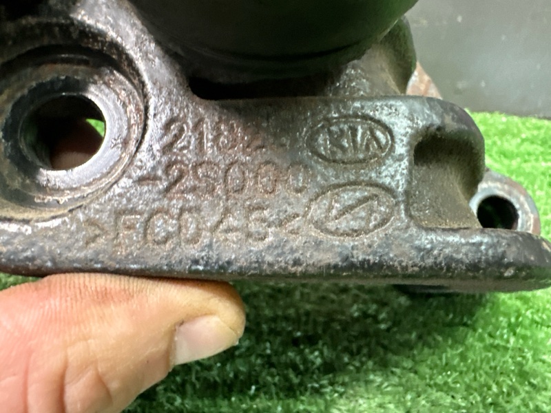 Кронштейн опоры двигателя Hyundai ix35 2012