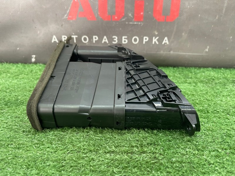 Дефлектор отопителя центральный Kia Ceed 1 2010 ED
