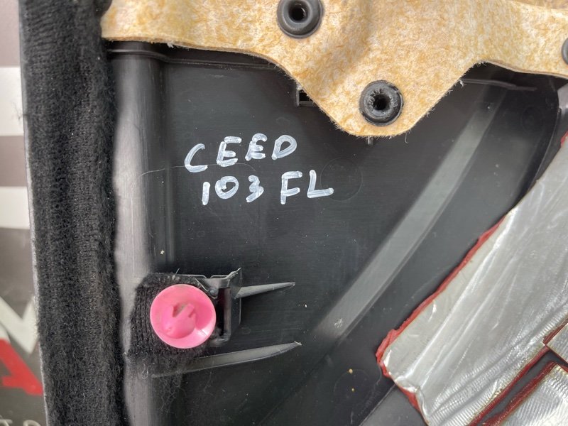 Обшивка двери Kia Ceed 1 2010 ED