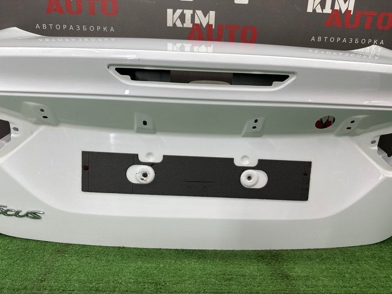 Крышка багажника Ford focus 3 2012 CB8