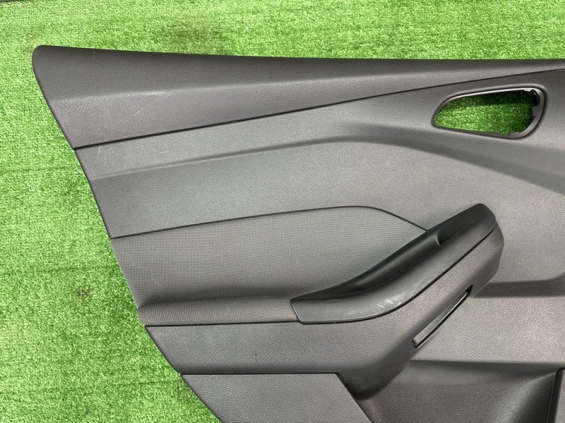 Обшивка двери Ford focus 3 2012 CB8