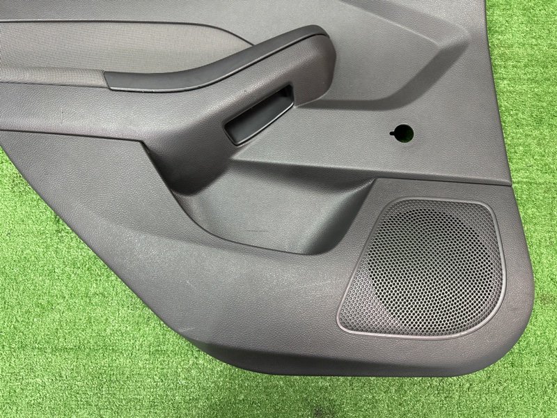Обшивка двери Ford focus 3 2012 CB8