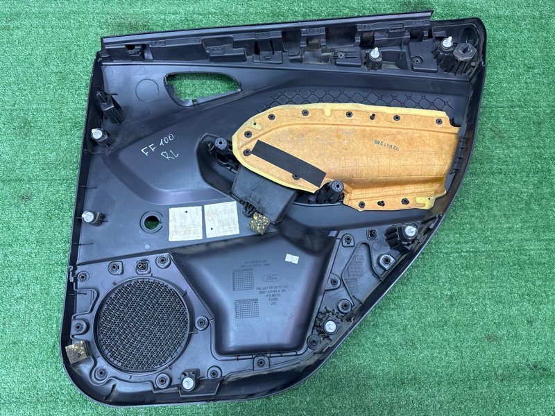 Обшивка двери Ford focus 3 2012 CB8